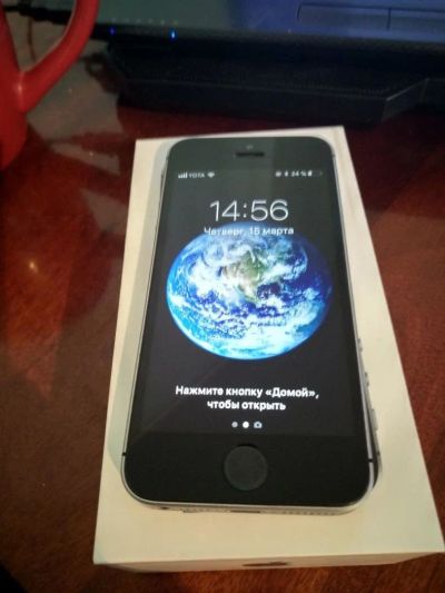 Лот: 11183577. Фото: 1. iphone se 32gb гарантия. Смартфоны
