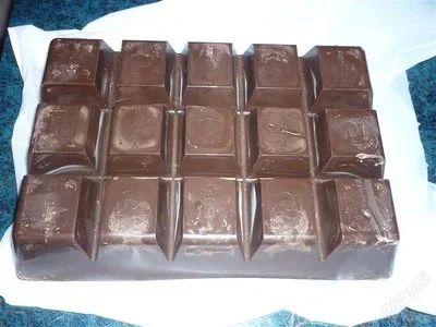 Большая плитка шоколада