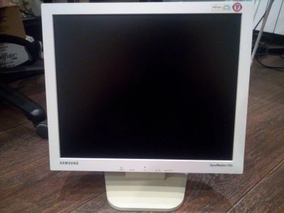 Лот: 6263503. Фото: 1. Samsung SyncMaster710v. ЖК-мониторы
