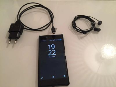 Лот: 7049814. Фото: 1. Смартфон Sony xperia z5. Смартфоны