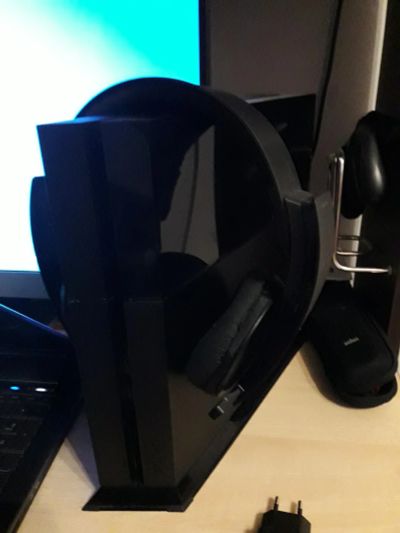 Лот: 8407929. Фото: 1. Продам ps4 дешево, успеваем. Игровые приставки, консоли