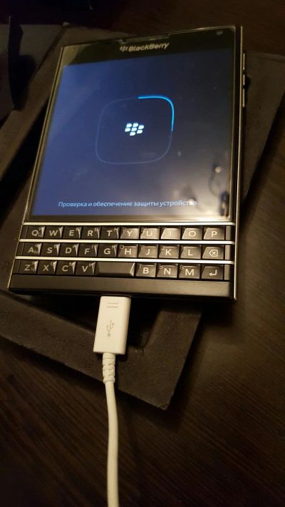 Лот: 8194287. Фото: 1. Blackberry Passport. Смартфоны
