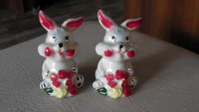 Лот: 8167651. Фото: 1. Солонка и перечница. Зайцы. Предметы сервировки