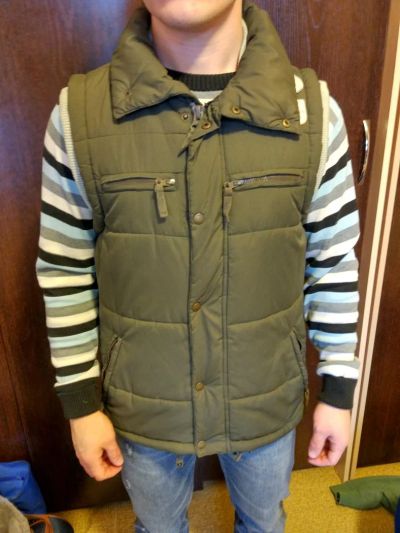 Лот: 8287190. Фото: 1. Жилет Colin's (S). Верхняя одежда