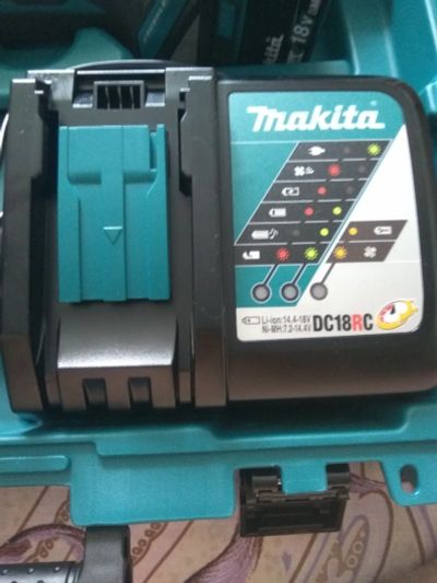 Лот: 15581104. Фото: 1. Зарядное Makita DC18RC, обмен... Запчасти