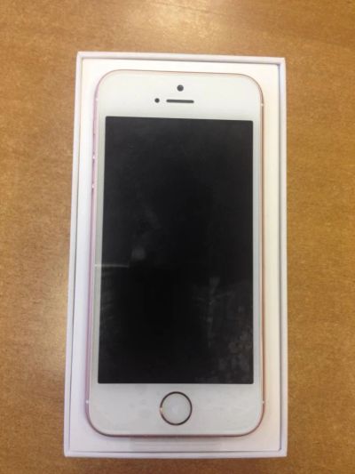 Лот: 8807562. Фото: 1. Apple iPhone 5SE 64Gb Rose Gold... Смартфоны