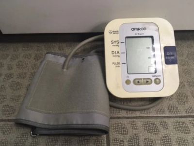Лот: 17323851. Фото: 1. Тонометр Omron M3 Expert. Оборудование