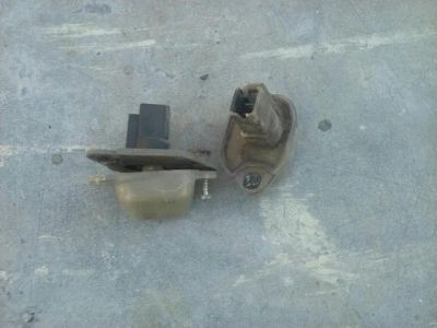 Лот: 21718892. Фото: 1. подсветка номера Mazda Demio DW. Двигатель и элементы двигателя
