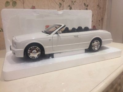 Лот: 10653268. Фото: 1. Bentley Azure 2006 minichamps... Автомоделизм