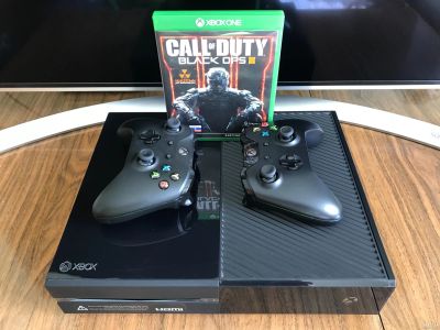 Лот: 11962732. Фото: 1. Xbox one 500Gb 2 джойстика 4 игры... Игровые приставки, консоли