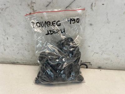 Лот: 23360627. Фото: 1. клипса Volkswagen Touareg CR7. Двигатель и элементы двигателя
