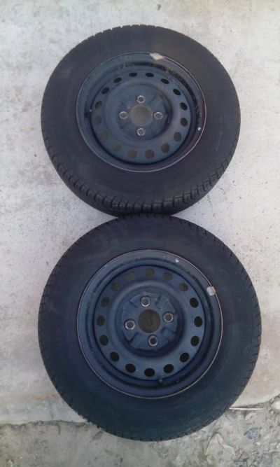 Лот: 9544821. Фото: 1. Две шины R13/175/70. Шины