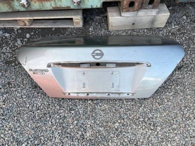 Лот: 17874865. Фото: 1. Крышка багажника Nissan Bluebird... Кузов