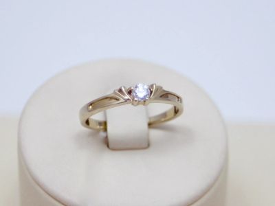 Лот: 12745224. Фото: 1. ЗОЛОТОЕ КОЛЬЦО С БРИЛЛИАНТОМ 1... Кольца, перстни