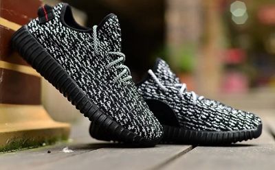 Лот: 7395939. Фото: 1. Adidas Yeezy Boost. 42 размер... Кеды, кроссовки, слипоны