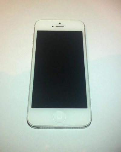 Лот: 3724636. Фото: 1. Apple iPhone 5 16 Gb + бонус... Смартфоны