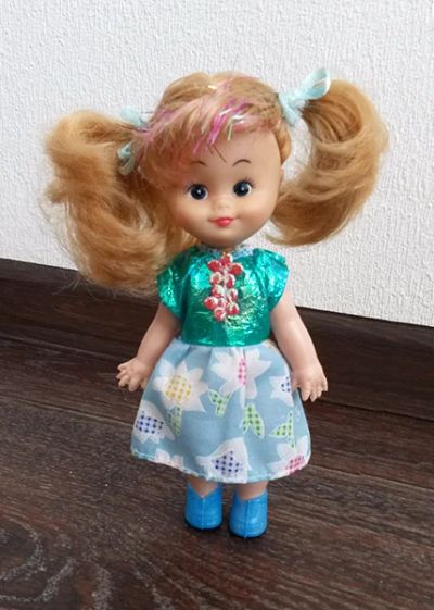 Лот: 9441008. Фото: 1. Кукла симпатичная с хвостиками... Куклы и аксессуары