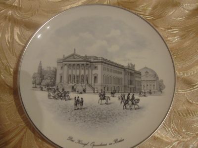 Лот: 18022507. Фото: 1. Фарфоровая коллекционная тарелка... Предметы интерьера и быта