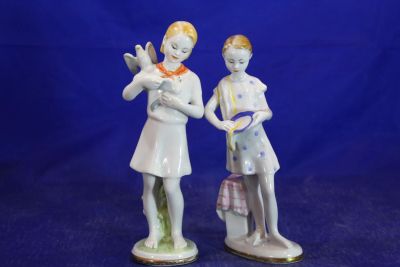 Лот: 19328430. Фото: 1. Две Девочки Фарфоровая статуэтка... Фарфор, керамика