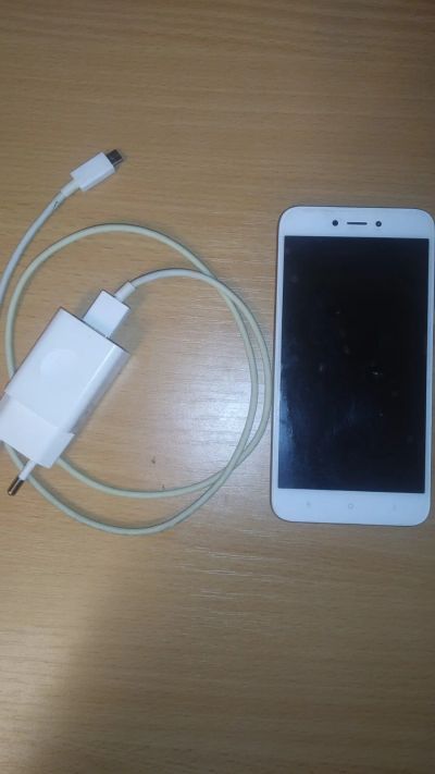 Лот: 18395435. Фото: 1. Xiaomi Redmi 5A 16GB золотистый. Смартфоны