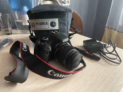 Лот: 19614402. Фото: 1. Зеркальный фотоаппарат Canon EOS... Цифровые зеркальные