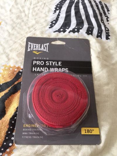 Лот: 5910718. Фото: 1. Боксерские бинты Everlast 4.55м. Спортивная символика и атрибутика