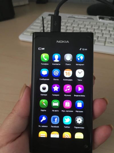 Лот: 8131214. Фото: 1. Nokia N9 black 16gb. Смартфоны