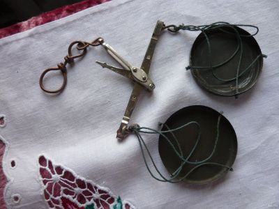 Лот: 14020055. Фото: 1. Весы коромысловые на подвесе.До... Предметы интерьера и быта