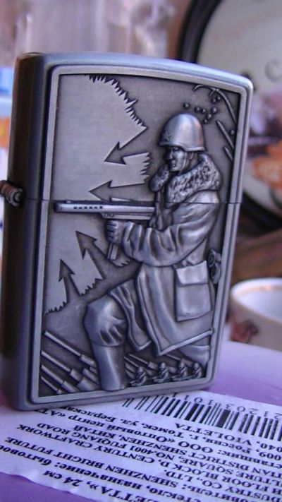 Лот: 5127379. Фото: 1. Зажигалка бензиновая Zippo к празднику... Аксессуары и запчасти для кальянов