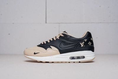 Лот: 11618216. Фото: 1. Кроссовки Nike Air Max 1. Кеды, кроссовки, слипоны