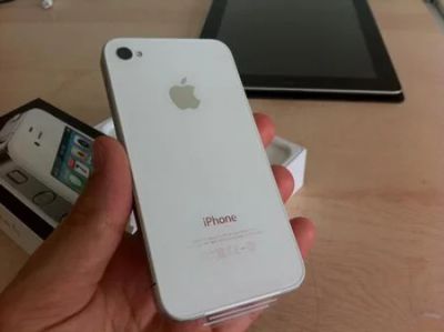 Лот: 6678017. Фото: 1. Iphone 4 8gb white. Смартфоны