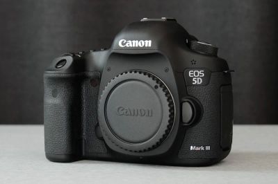 Лот: 5073604. Фото: 1. Canon 5D mark III BODY + Бонусы... Цифровые зеркальные