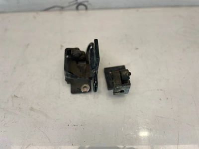 Лот: 21703473. Фото: 1. кронштейн двери Audi A4 8D5. Кузов