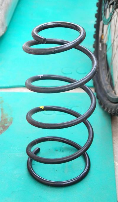 Лот: 3520091. Фото: 1. Пружина передней стойки Mazda... Ходовая, подвеска, рулевое управление