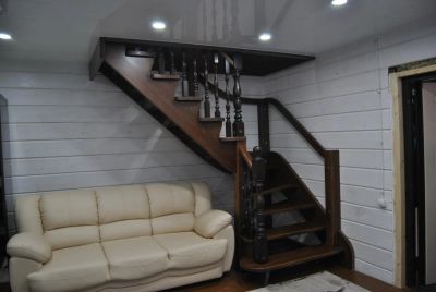 Лот: 5035278. Фото: 1. Лестница из бука с комбинированной... Лестницы, перила, балясины