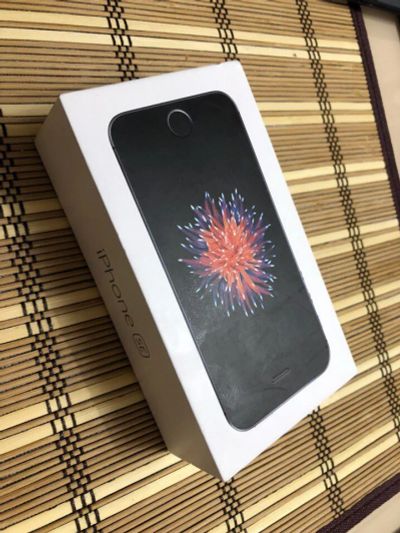 Лот: 11448657. Фото: 1. Смартфон Apple iPhone SE 16GB... Смартфоны