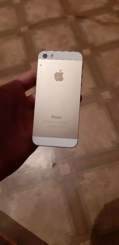 Лот: 14296933. Фото: 1. iPhone 5s. Кнопочные мобильные телефоны