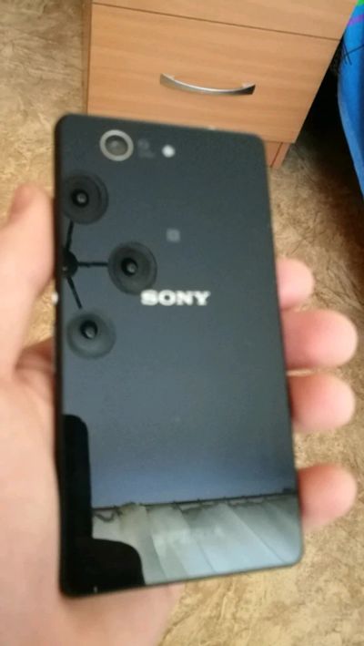 Лот: 9213591. Фото: 1. Продам телефон sony z3 compact. Кнопочные мобильные телефоны