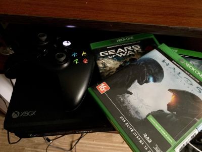 Лот: 14858111. Фото: 1. Xbox One 1TB. Игровые приставки, консоли