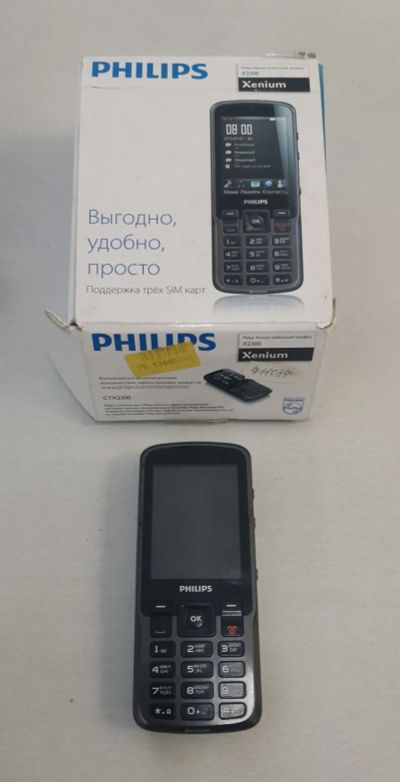 Лот: 25522234. Фото: 1. Мобильный телефон Philips Xenium... Кнопочные мобильные телефоны
