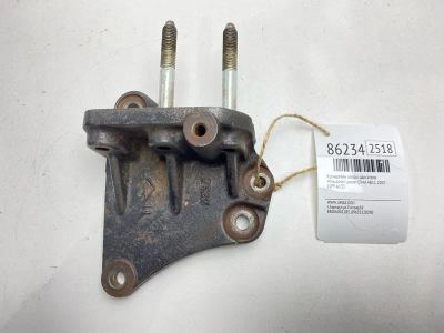Лот: 22634686. Фото: 1. Кронштейн опоры двигателя Mitsubishi... Двигатель и элементы двигателя