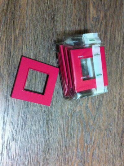 Лот: 10423330. Фото: 1. Рамка квадро Unica Quadro, Малина... Электроустановочные изделия