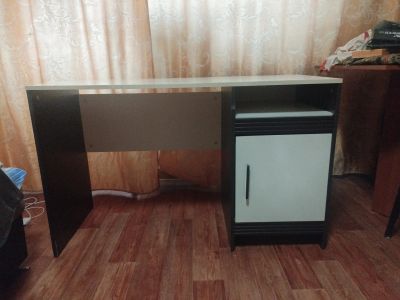 Лот: 25358379. Фото: 1. Стол письменный. Компьютерные и письменные столы