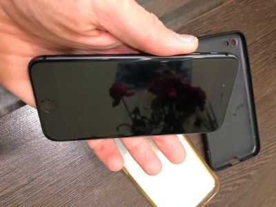 Лот: 18080345. Фото: 1. Iphone 8 черный 64Gb. Смартфоны
