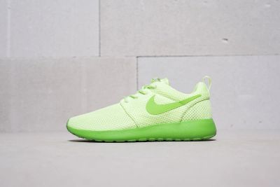 Лот: 11618198. Фото: 1. Кроссовки Nike Roshe Run. Кеды, кроссовки, слипоны