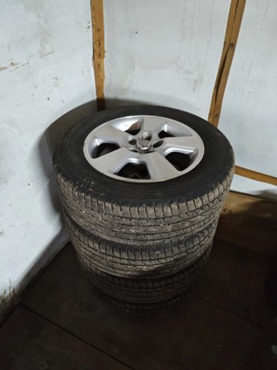 Лот: 25810555. Фото: 1. Зимние колеса в сборе r15 5x100. Шины