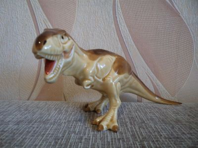 Лот: 12042017. Фото: 1. Статуэтка динозавр тираннозавр. Фигурки, статуэтки