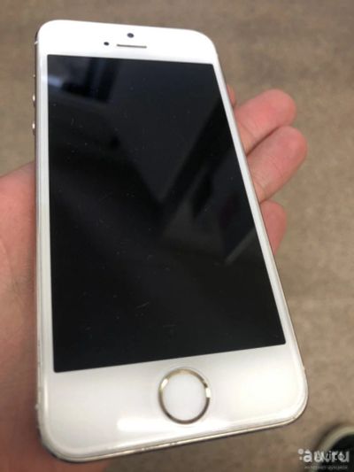Лот: 13689511. Фото: 1. iPhone 5S 64GB Gold. Смартфоны