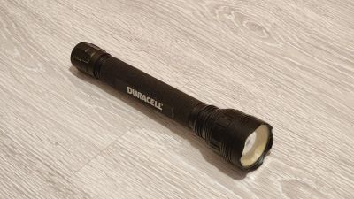 Лот: 19585372. Фото: 1. Фонарь Duracell 1000 люмен неисправный. Фонарики
