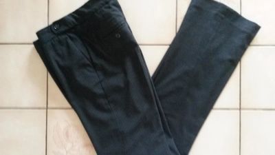 Лот: 11293393. Фото: 1. Брюки классические H&M р-р 42-44. Брюки, шорты